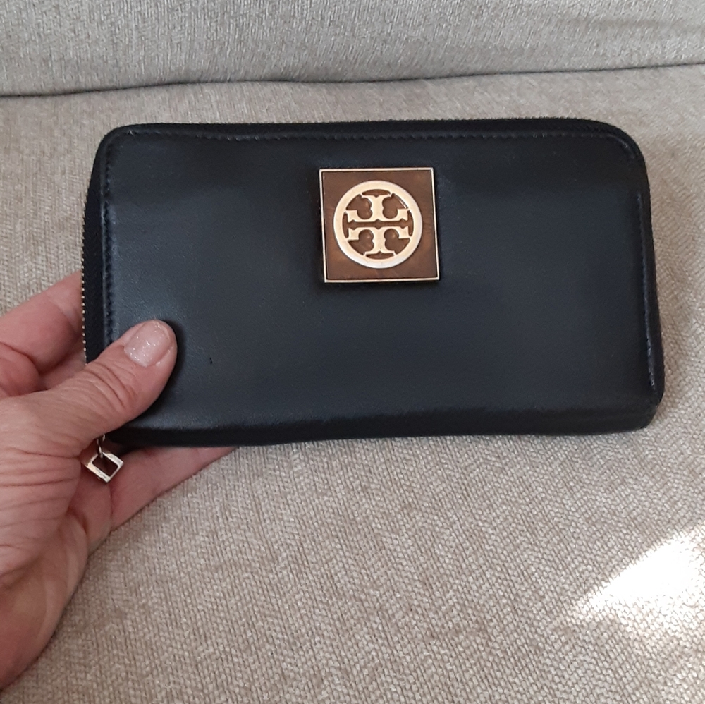 Tory Burch Black Wallet with Gold Logo - Picture 12 of 12